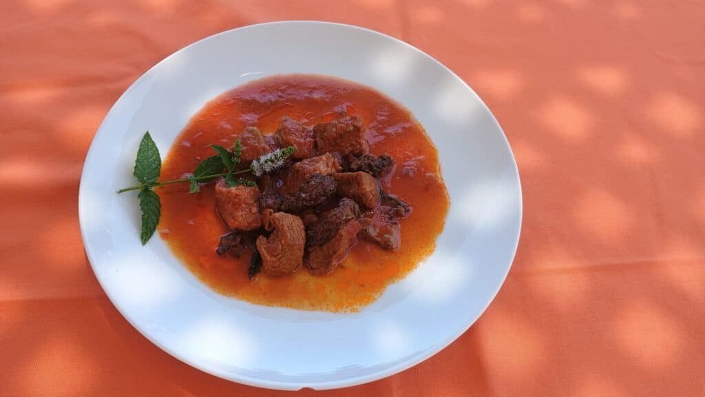 Plato de fricandó con setas